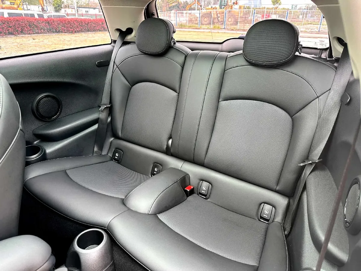 2021 MINI MINI 1.5T 136HP L3 7DCT,autocango,china used car exporter,china ev exporter,chinese used car exporter,chinese used ev exporter