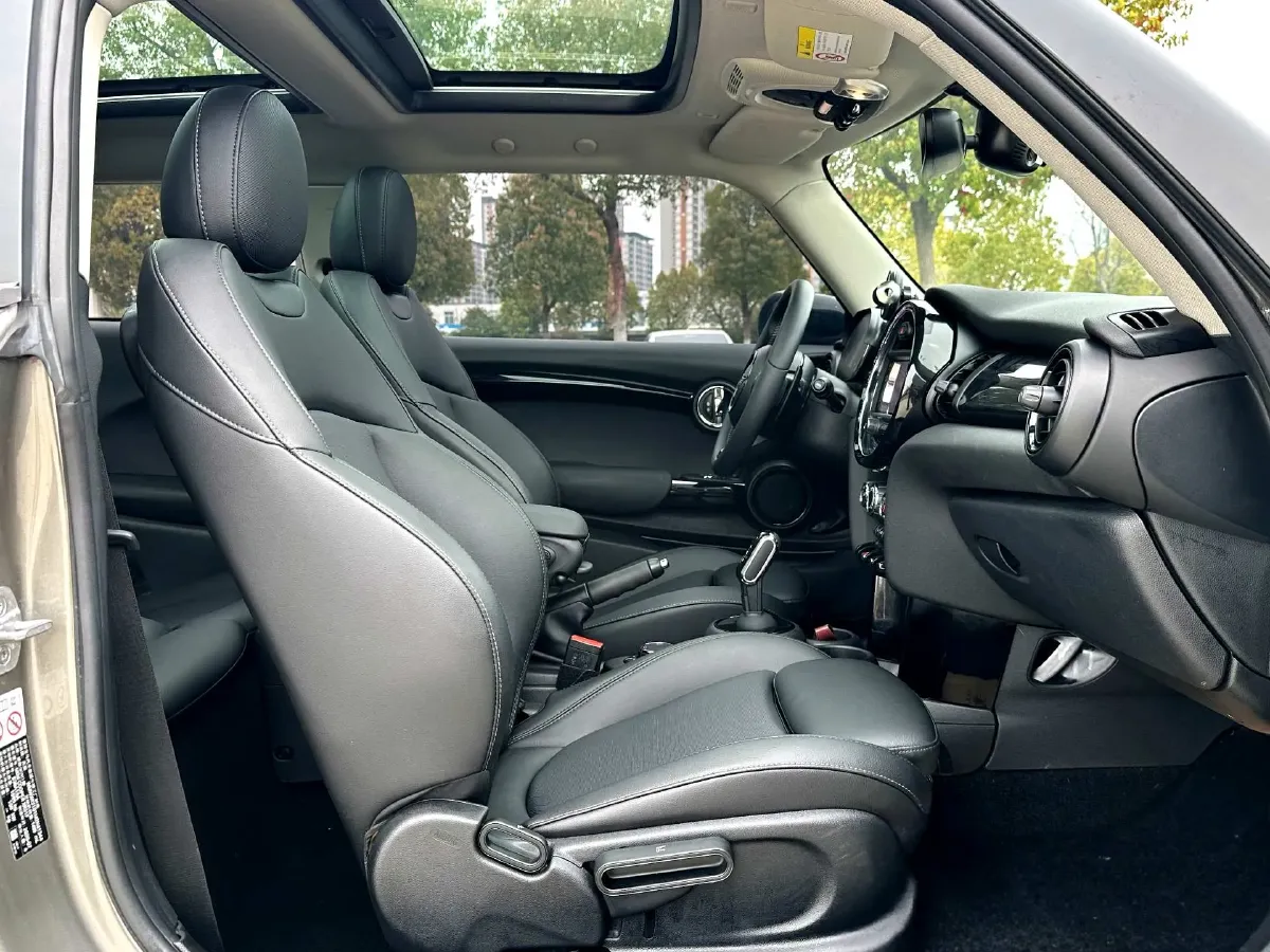 2021 MINI MINI 1.5T 136HP L3 7DCT,autocango,china used car exporter,china ev exporter,chinese used car exporter,chinese used ev exporter