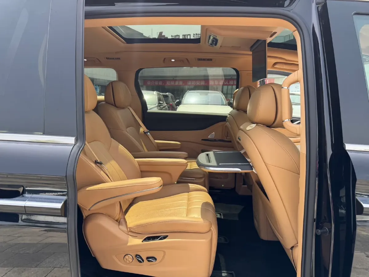 2024 Voyah Dream 1.5T 150HP L4 PHEV 43KWH,autocango,china used car exporter,china ev exporter,chinese used car exporter,chinese used ev exporter