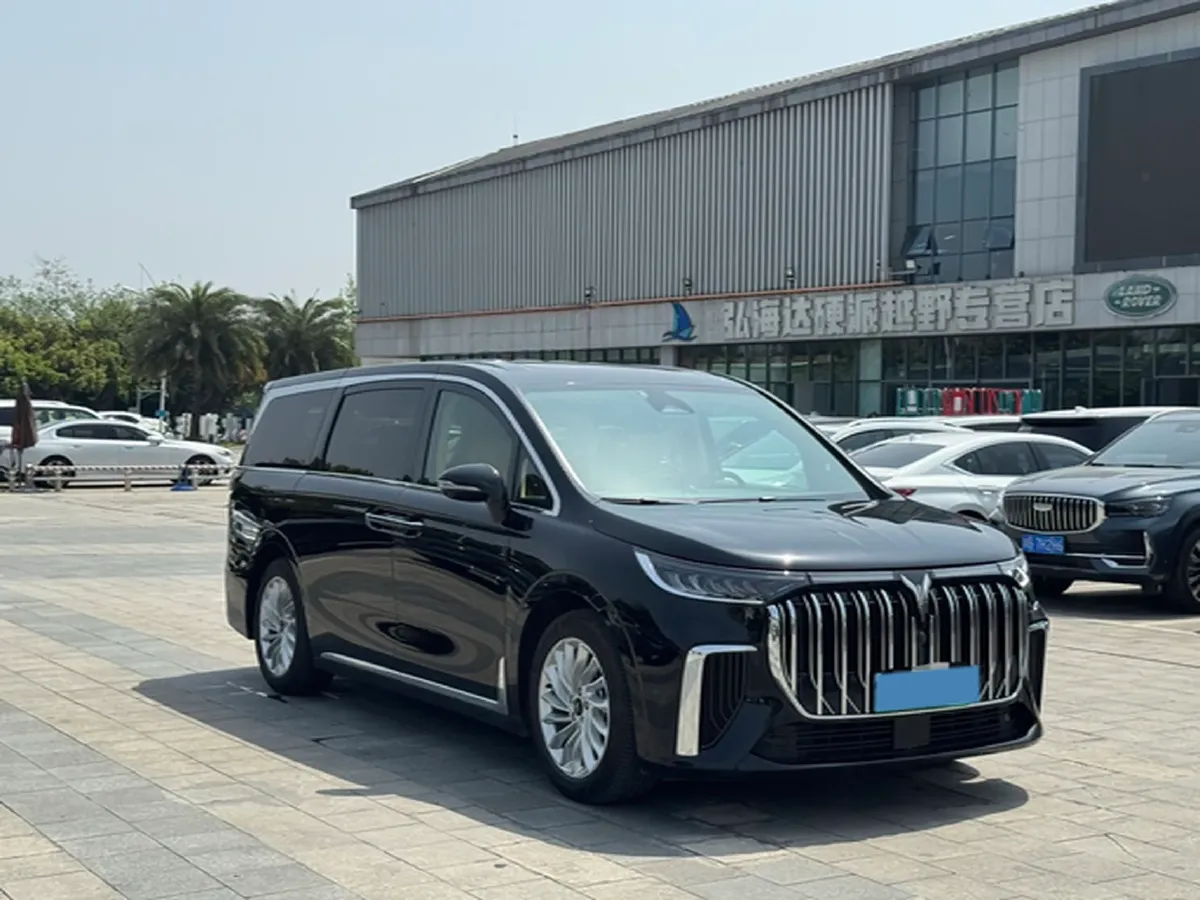 2024 Voyah Dream 1.5T 150HP L4 PHEV 43KWH,autocango,china used car exporter,china ev exporter,chinese used car exporter,chinese used ev exporter