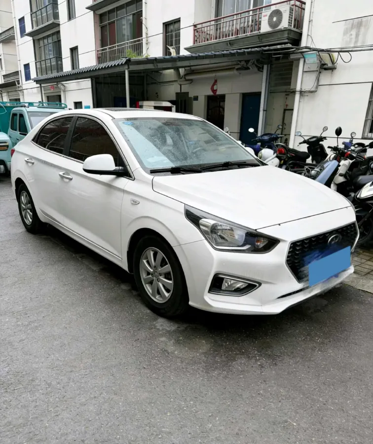 2017 Hyundai Reina 1.4L 95HP L4 4AT,autocango,china used car exporter,china ev exporter,chinese used car exporter,chinese used ev exporter