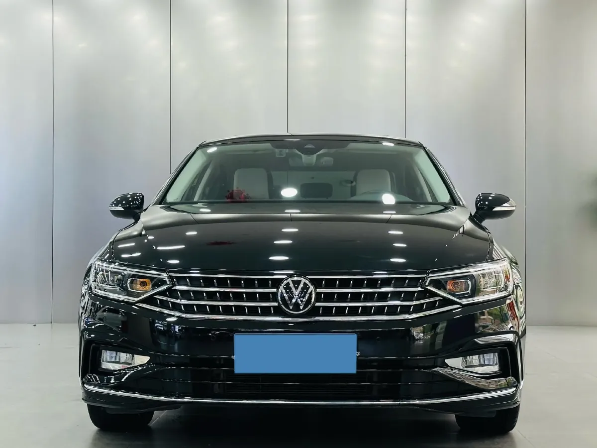 2023 Volkswagen Magotan 2.0T 186HP L4 7DCT,autocango,china used car exporter,china ev exporter,chinese used car exporter,chinese used ev exporter