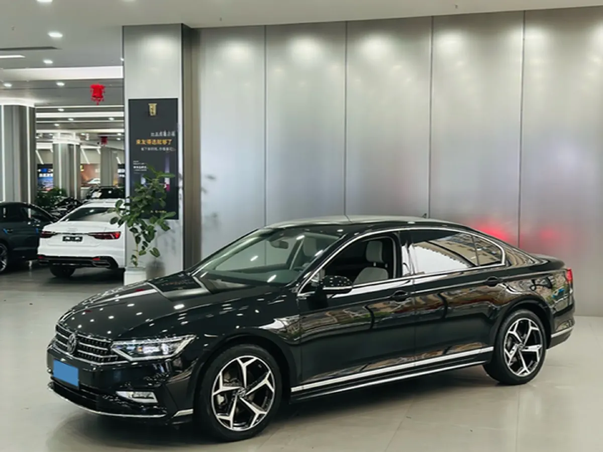 2023 Volkswagen Magotan 2.0T 186HP L4 7DCT,autocango,china used car exporter,china ev exporter,chinese used car exporter,chinese used ev exporter