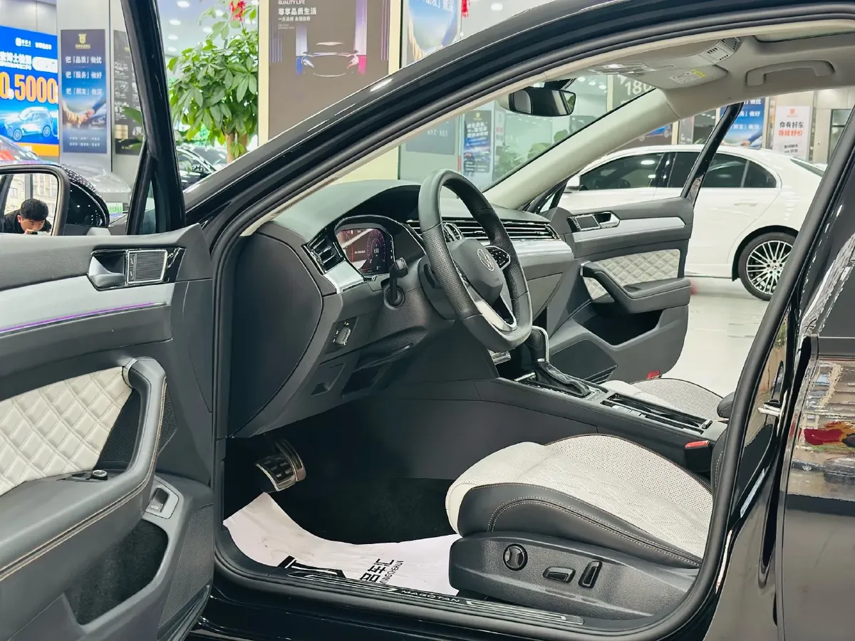 2023 Volkswagen Magotan 2.0T 186HP L4 7DCT,autocango,china used car exporter,china ev exporter,chinese used car exporter,chinese used ev exporter