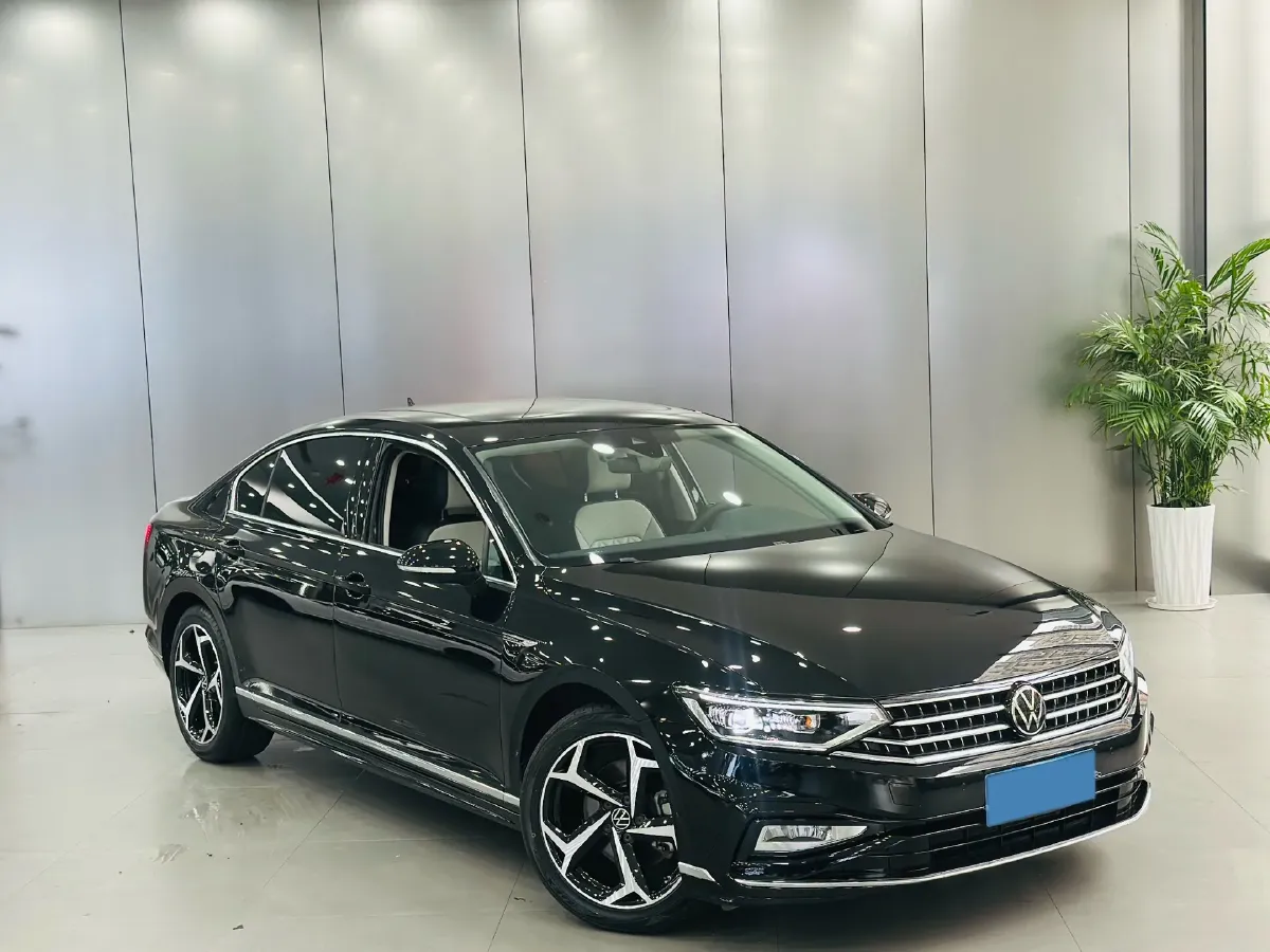 2023 Volkswagen Magotan 2.0T 186HP L4 7DCT,autocango,china used car exporter,china ev exporter,chinese used car exporter,chinese used ev exporter