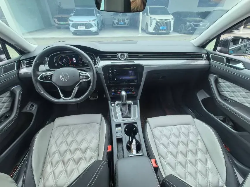 2023 Volkswagen Magotan 2.0T 186HP L4 7DCT,autocango,china used car exporter,china ev exporter,chinese used car exporter,chinese used ev exporter