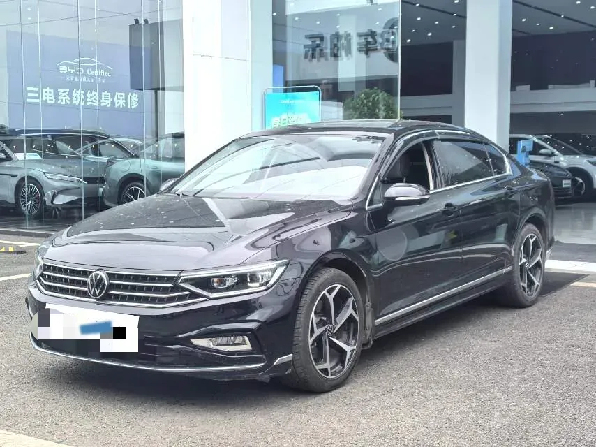 2023 Volkswagen Magotan 2.0T 186HP L4 7DCT,autocango,china used car exporter,china ev exporter,chinese used car exporter,chinese used ev exporter