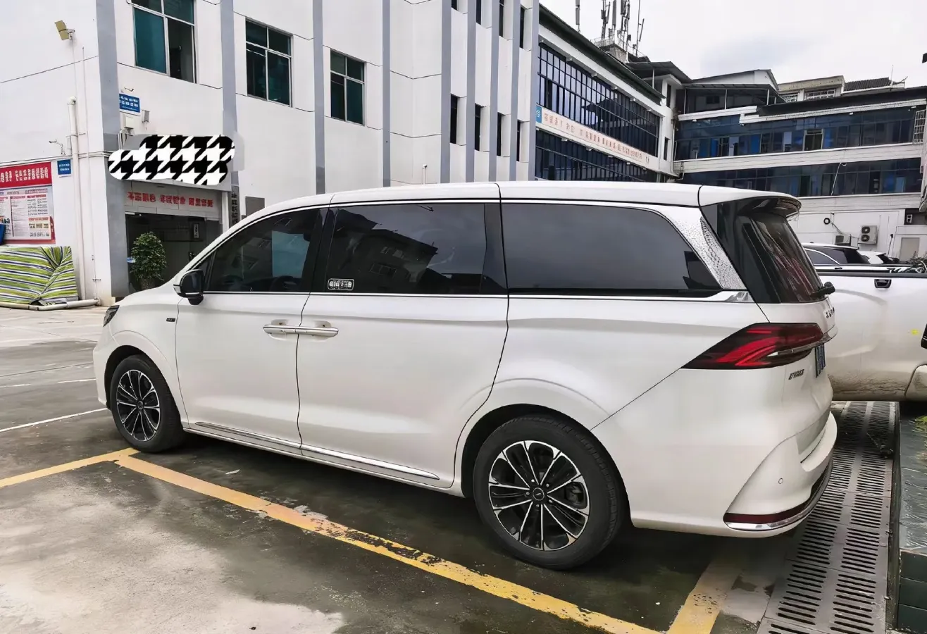 2023 Roewe iMAX8 2.0T 234HP L4 8AT,autocango,china used car exporter,china ev exporter,chinese used car exporter,chinese used ev exporter