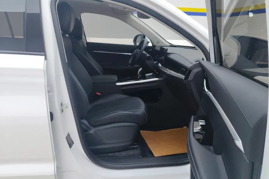 2022 Roewe RX5 MAX 1.5T 181HP L4 6AT,autocango,china used car exporter,china ev exporter,chinese used car exporter,chinese used ev exporter