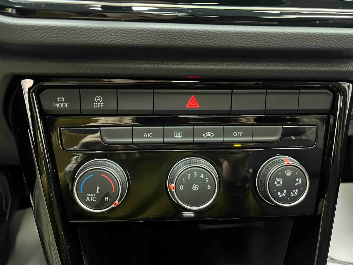 2021 Volkswagen T-Roc 1.4T 150HP L4 7DCT,autocango,china used car exporter,china ev exporter,chinese used car exporter,chinese used ev exporter