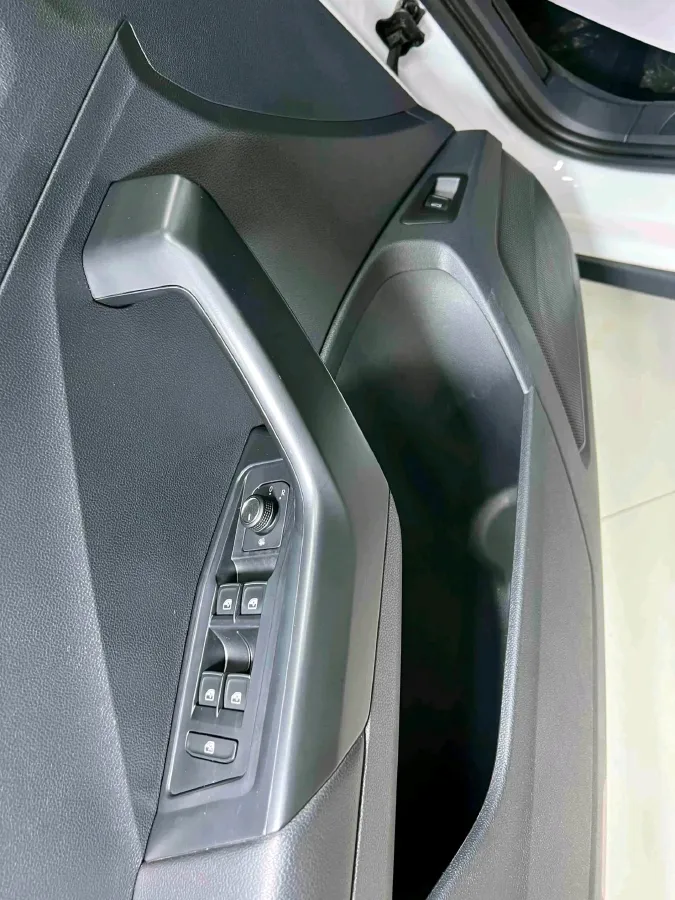 2021 Volkswagen T-Roc 1.4T 150HP L4 7DCT,autocango,china used car exporter,china ev exporter,chinese used car exporter,chinese used ev exporter