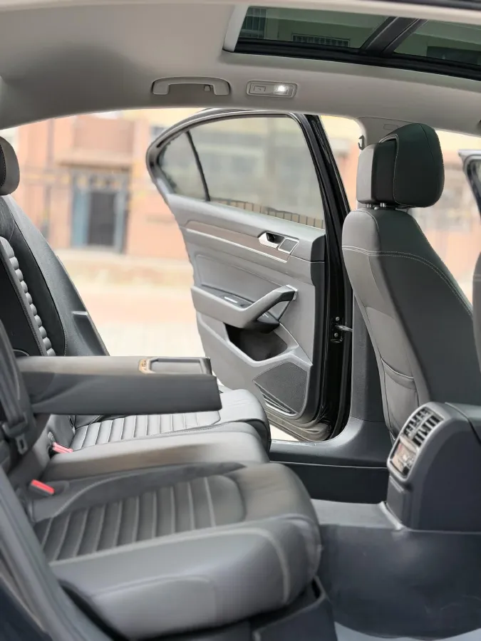 2020 Volkswagen Magotan 2.0T 186HP L4 7DCT,autocango,china used car exporter,china ev exporter,chinese used car exporter,chinese used ev exporter