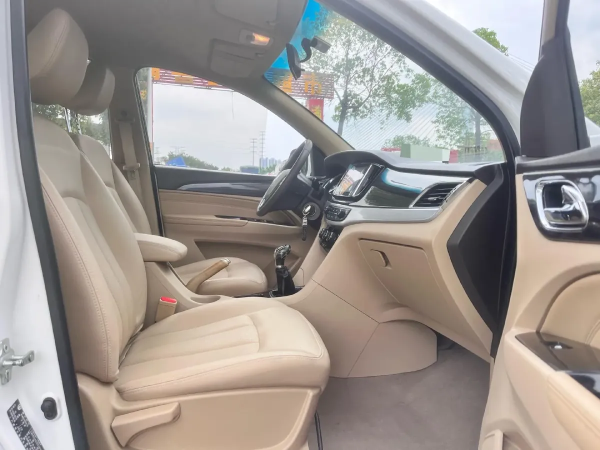 2016 BaoJun 730 1.5L 112HP L4 5MT,autocango,china used car exporter,china ev exporter,chinese used car exporter,chinese used ev exporter