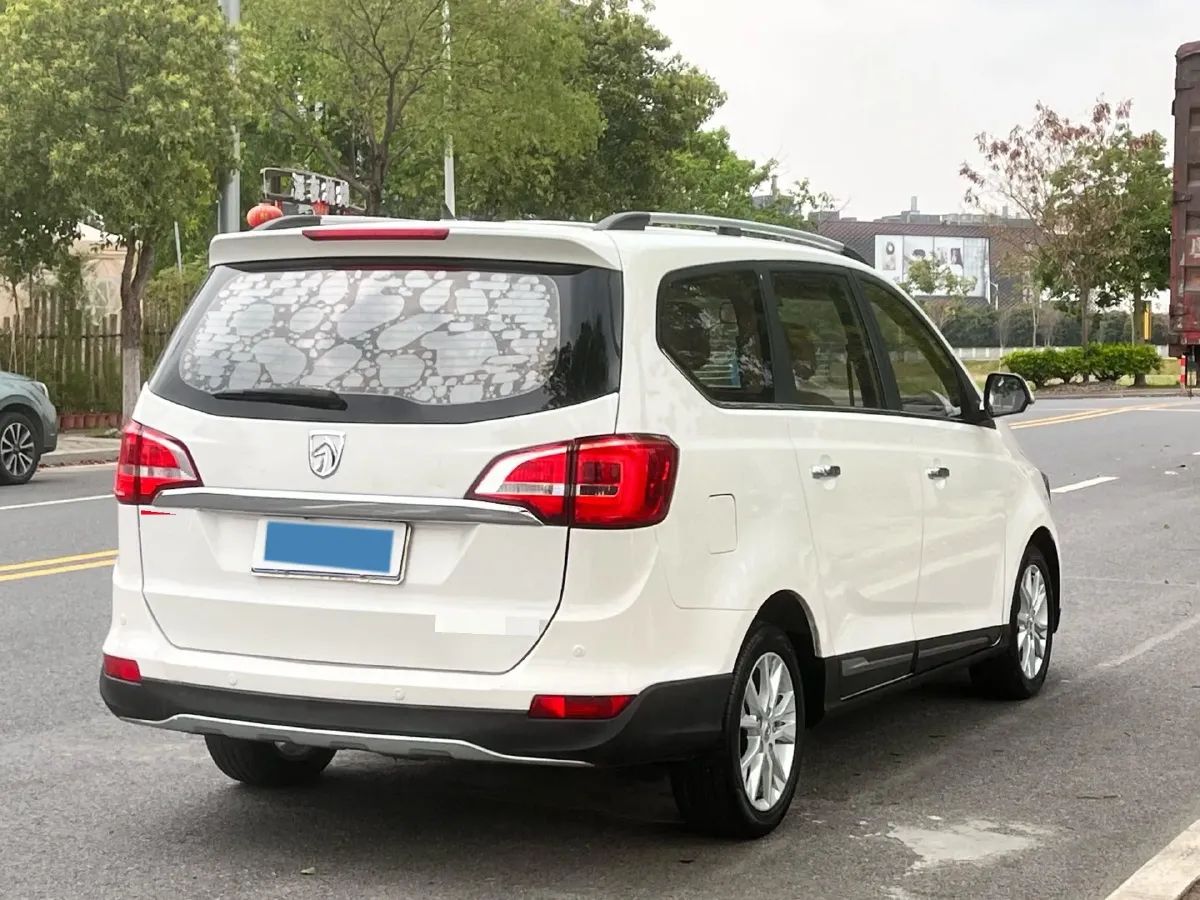 2016 BaoJun 730 1.5L 112HP L4 5MT,autocango,china used car exporter,china ev exporter,chinese used car exporter,chinese used ev exporter
