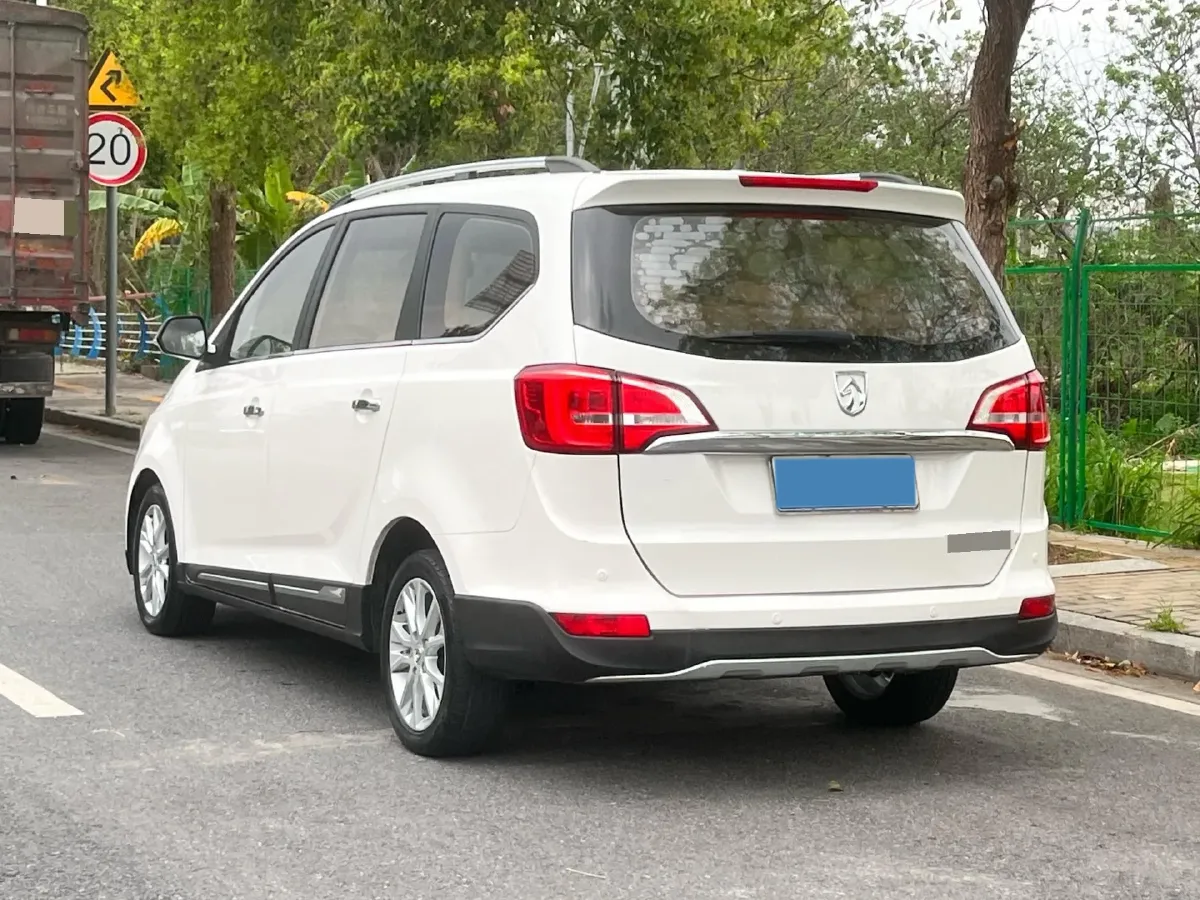 2016 BaoJun 730 1.5L 112HP L4 5MT,autocango,china used car exporter,china ev exporter,chinese used car exporter,chinese used ev exporter