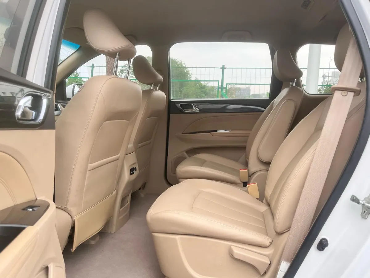 2016 BaoJun 730 1.5L 112HP L4 5MT,autocango,china used car exporter,china ev exporter,chinese used car exporter,chinese used ev exporter