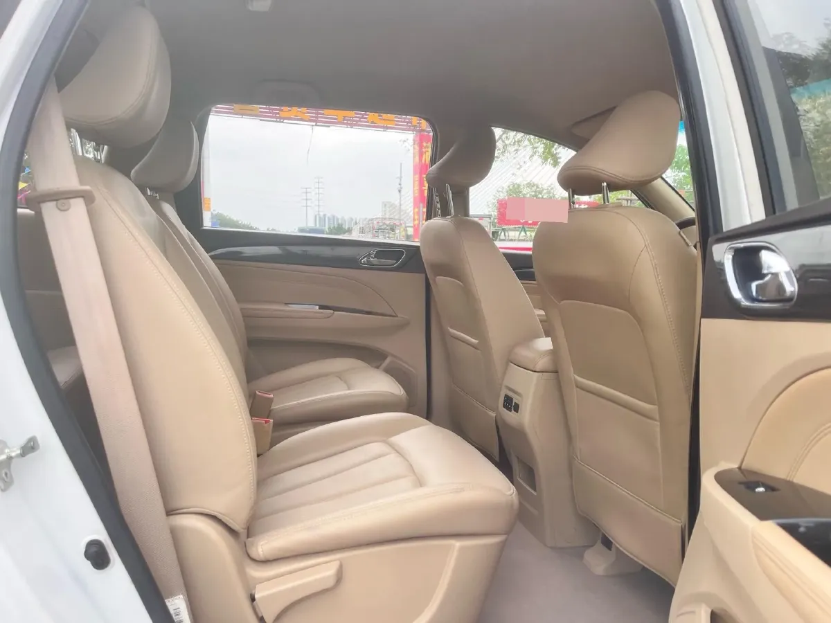 2016 BaoJun 730 1.5L 112HP L4 5MT,autocango,china used car exporter,china ev exporter,chinese used car exporter,chinese used ev exporter