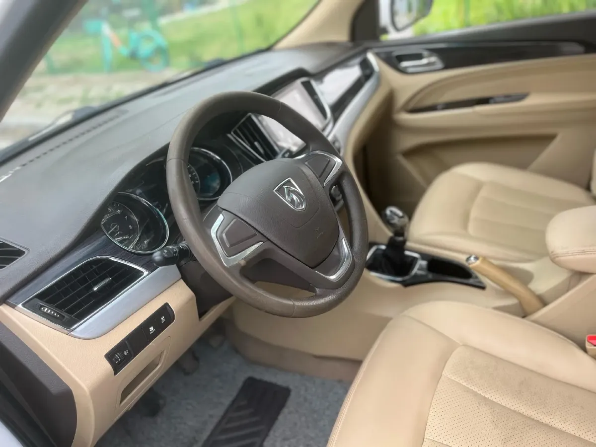 2016 BaoJun 730 1.5L 112HP L4 5MT,autocango,china used car exporter,china ev exporter,chinese used car exporter,chinese used ev exporter