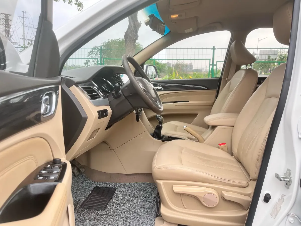 2016 BaoJun 730 1.5L 112HP L4 5MT,autocango,china used car exporter,china ev exporter,chinese used car exporter,chinese used ev exporter