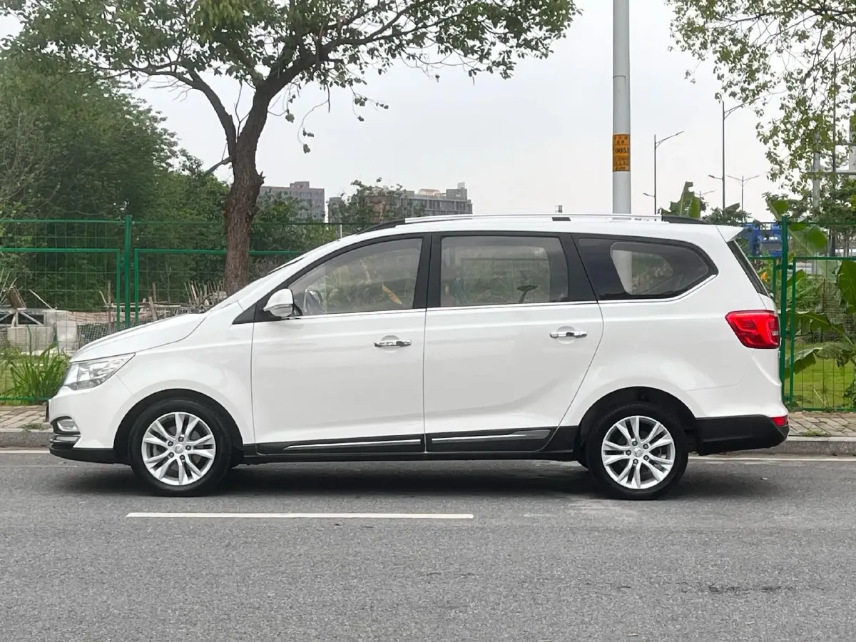 2016 BaoJun 730 1.5L 112HP L4 5MT,autocango,china used car exporter,china ev exporter,chinese used car exporter,chinese used ev exporter