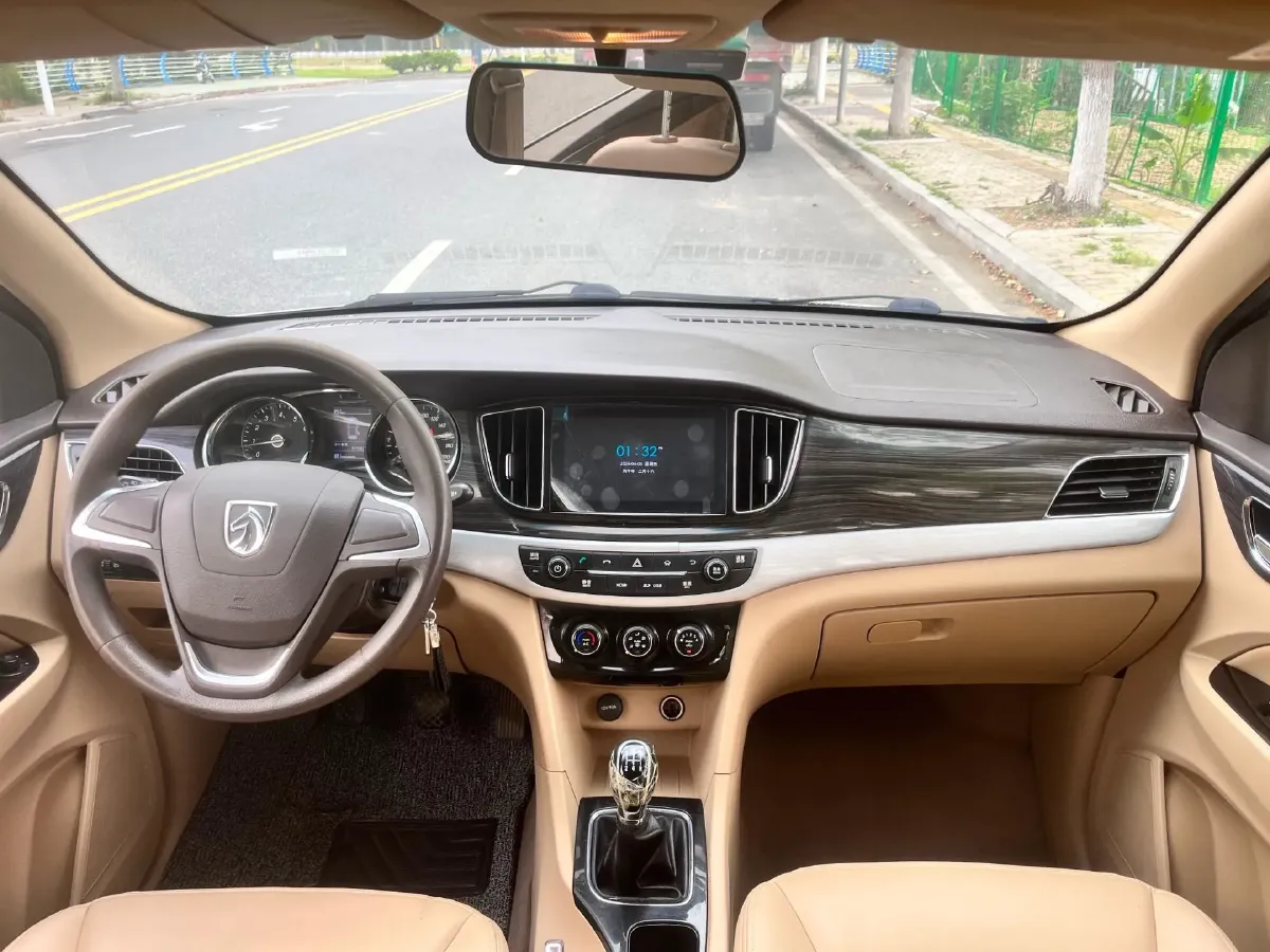 2016 BaoJun 730 1.5L 112HP L4 5MT,autocango,china used car exporter,china ev exporter,chinese used car exporter,chinese used ev exporter