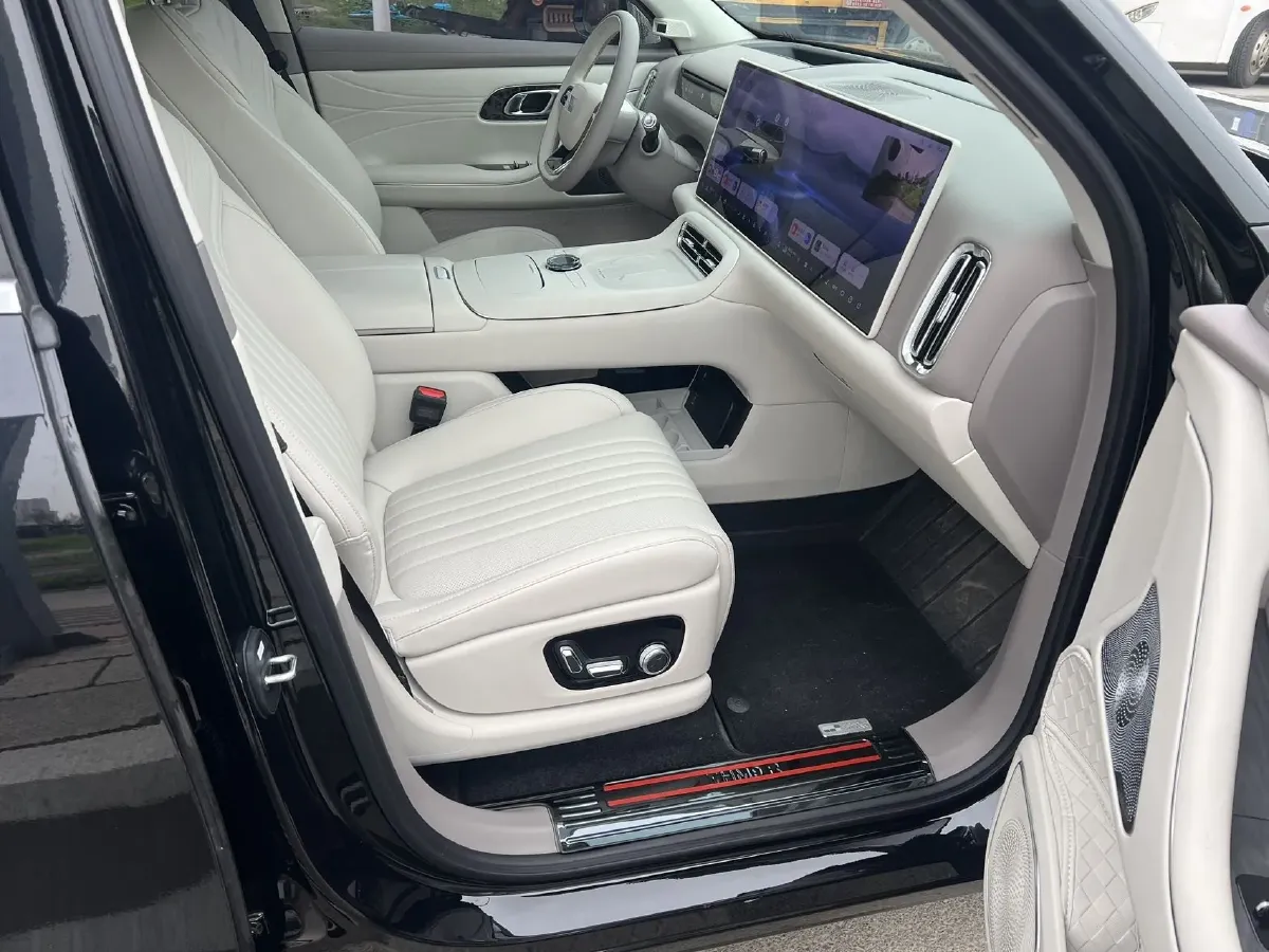 2025 Volkswagen Tiguan L 2.0T 220HP L4 7DCT,autocango,china used car exporter,china ev exporter,chinese used car exporter,chinese used ev exporter