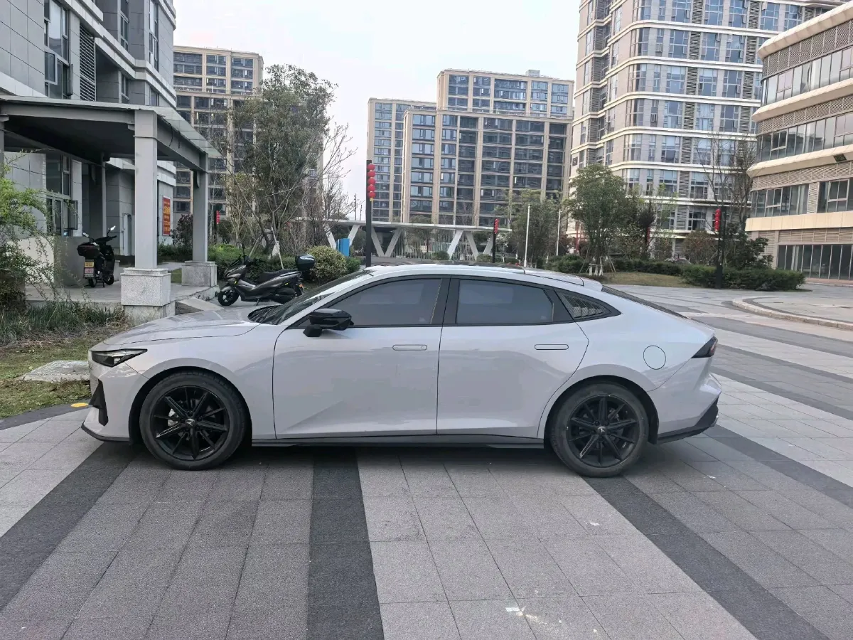 2023 ChangAn UNI-V 1.5T 188HP L4 7DCT,autocango,china used car exporter,china ev exporter,chinese used car exporter,chinese used ev exporter