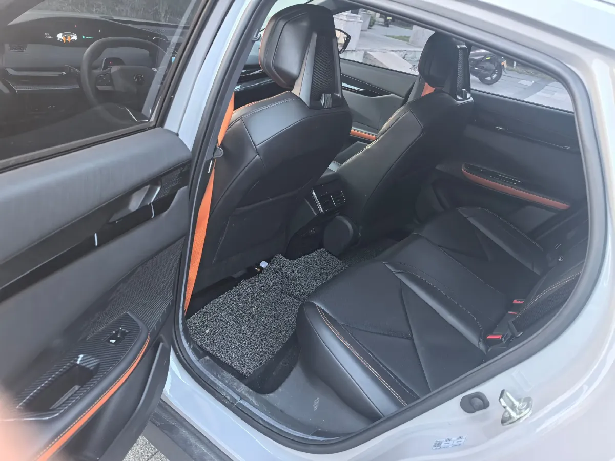 2023 ChangAn UNI-V 1.5T 188HP L4 7DCT,autocango,china used car exporter,china ev exporter,chinese used car exporter,chinese used ev exporter