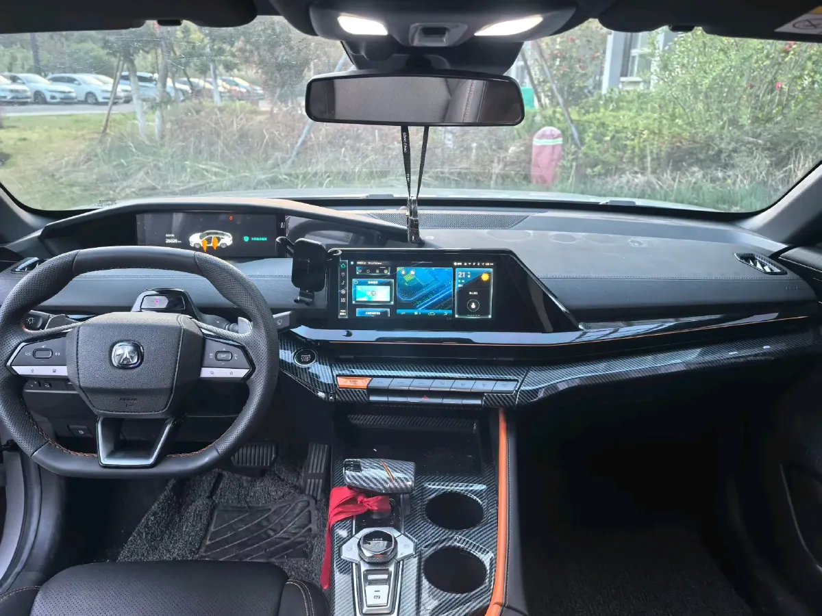 2023 ChangAn UNI-V 1.5T 188HP L4 7DCT,autocango,china used car exporter,china ev exporter,chinese used car exporter,chinese used ev exporter