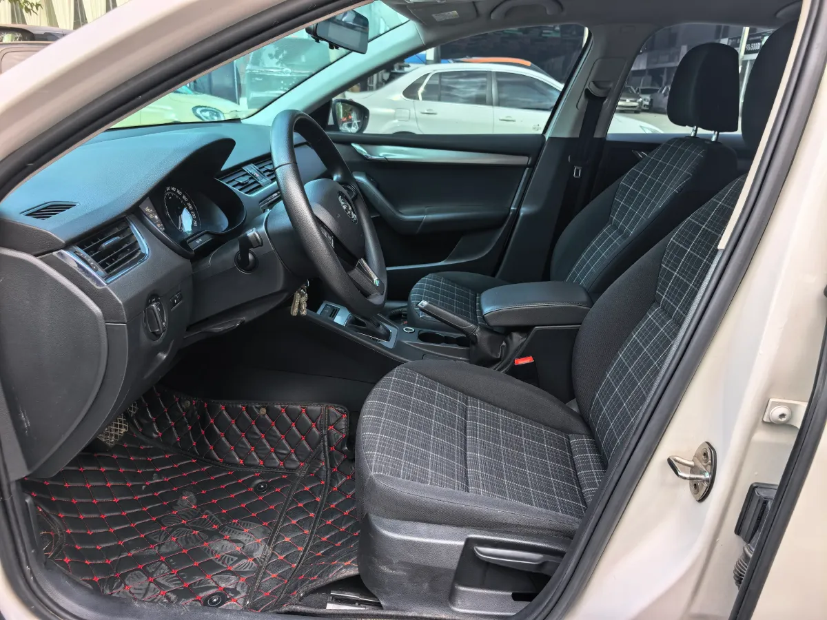 2019 Skoda Octavia 1.5L 116HP L4 6AT,autocango,china used car exporter,china ev exporter,chinese used car exporter,chinese used ev exporter