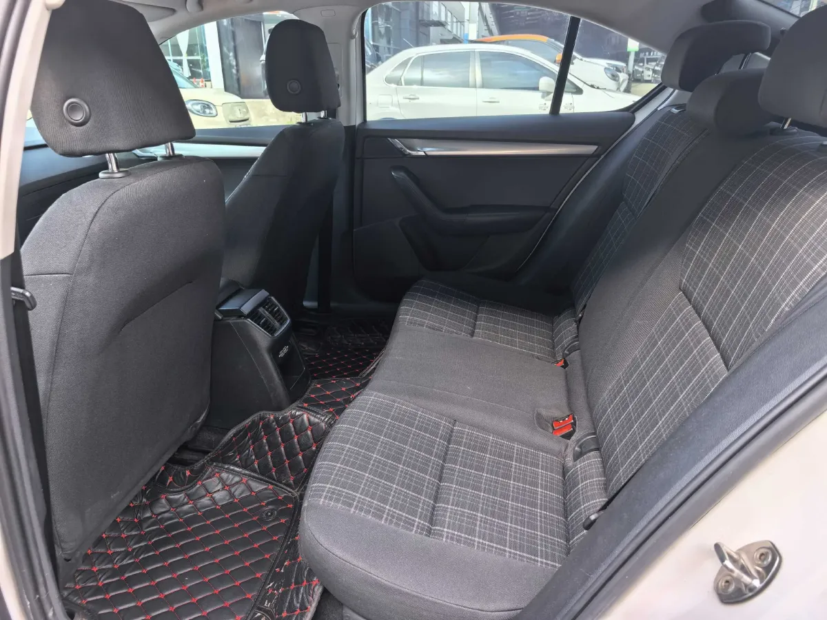 2019 Skoda Octavia 1.5L 116HP L4 6AT,autocango,china used car exporter,china ev exporter,chinese used car exporter,chinese used ev exporter