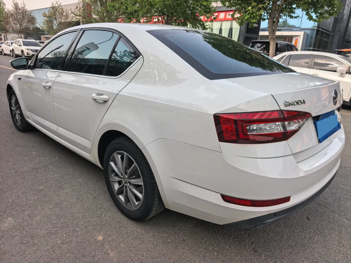 2019 Skoda Octavia 1.5L 116HP L4 6AT,autocango,china used car exporter,china ev exporter,chinese used car exporter,chinese used ev exporter
