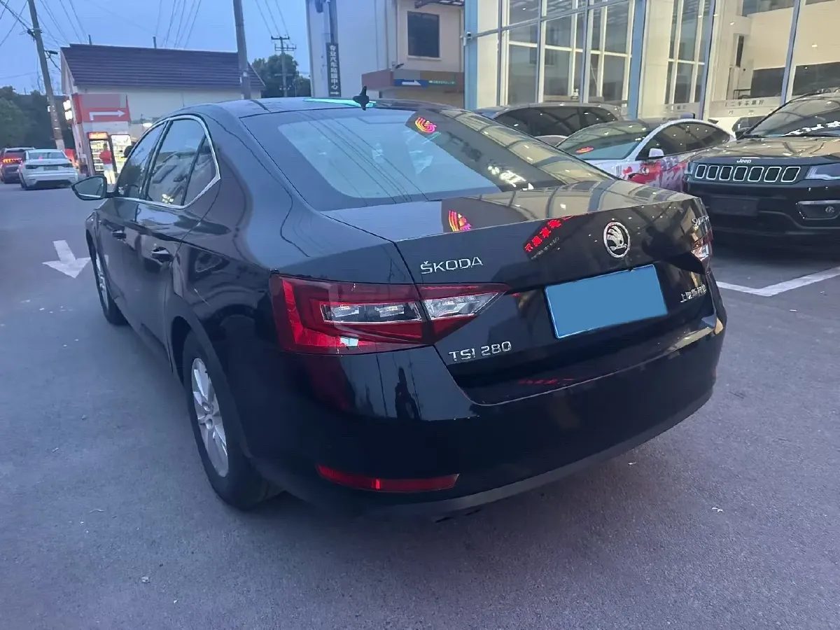 2018 Skoda Superb 1.8T 180HP L4 7DCT,autocango,china used car exporter,china ev exporter,chinese used car exporter,chinese used ev exporter