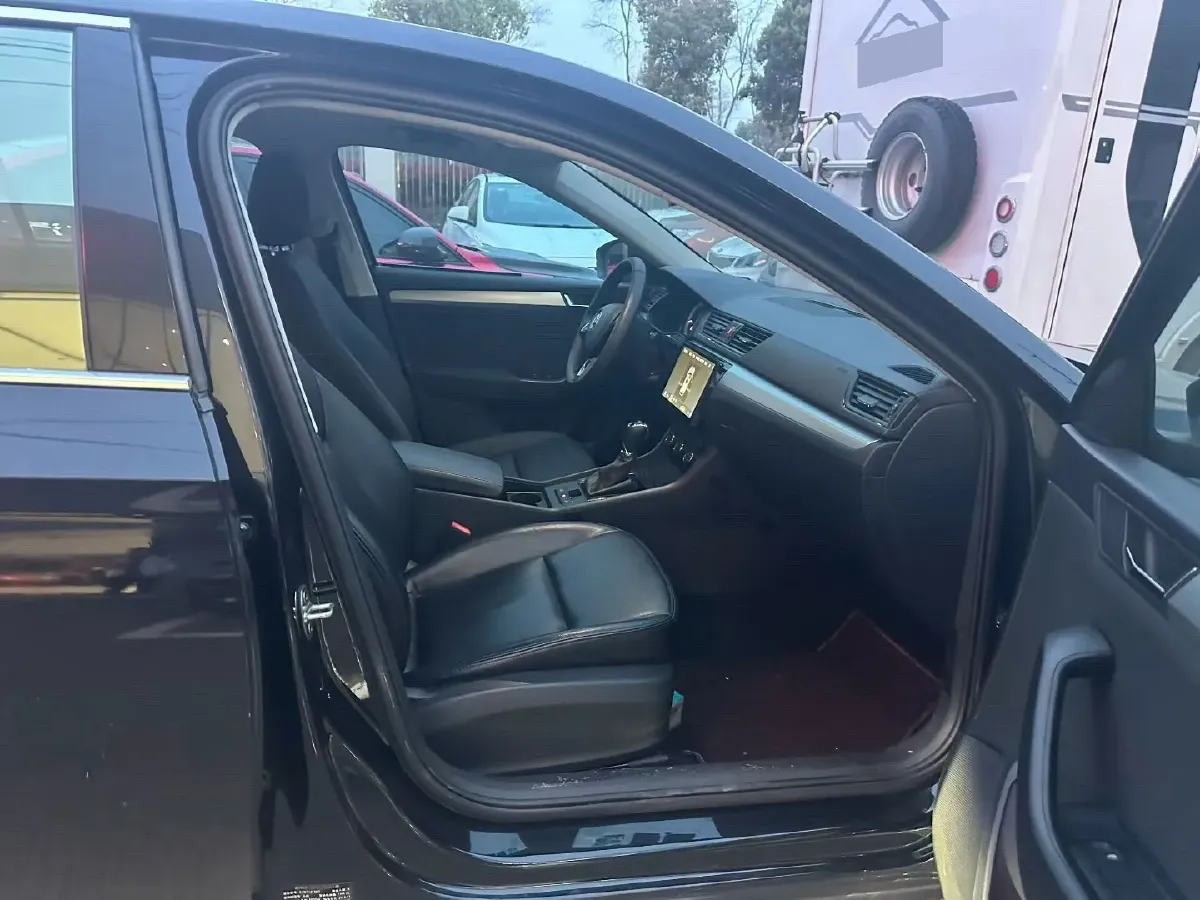 2018 Skoda Superb 1.8T 180HP L4 7DCT,autocango,china used car exporter,china ev exporter,chinese used car exporter,chinese used ev exporter