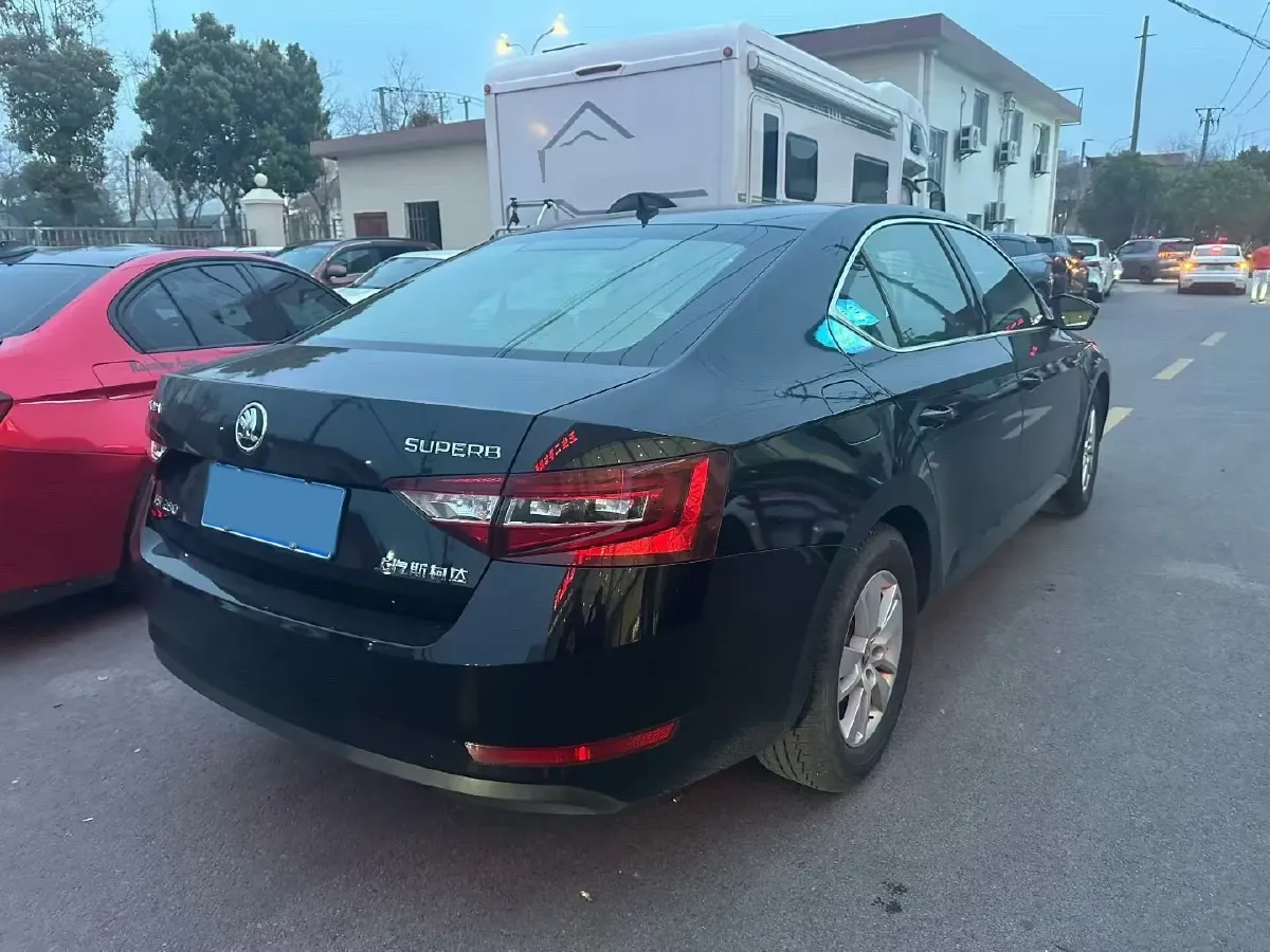 2018 Skoda Superb 1.8T 180HP L4 7DCT,autocango,china used car exporter,china ev exporter,chinese used car exporter,chinese used ev exporter