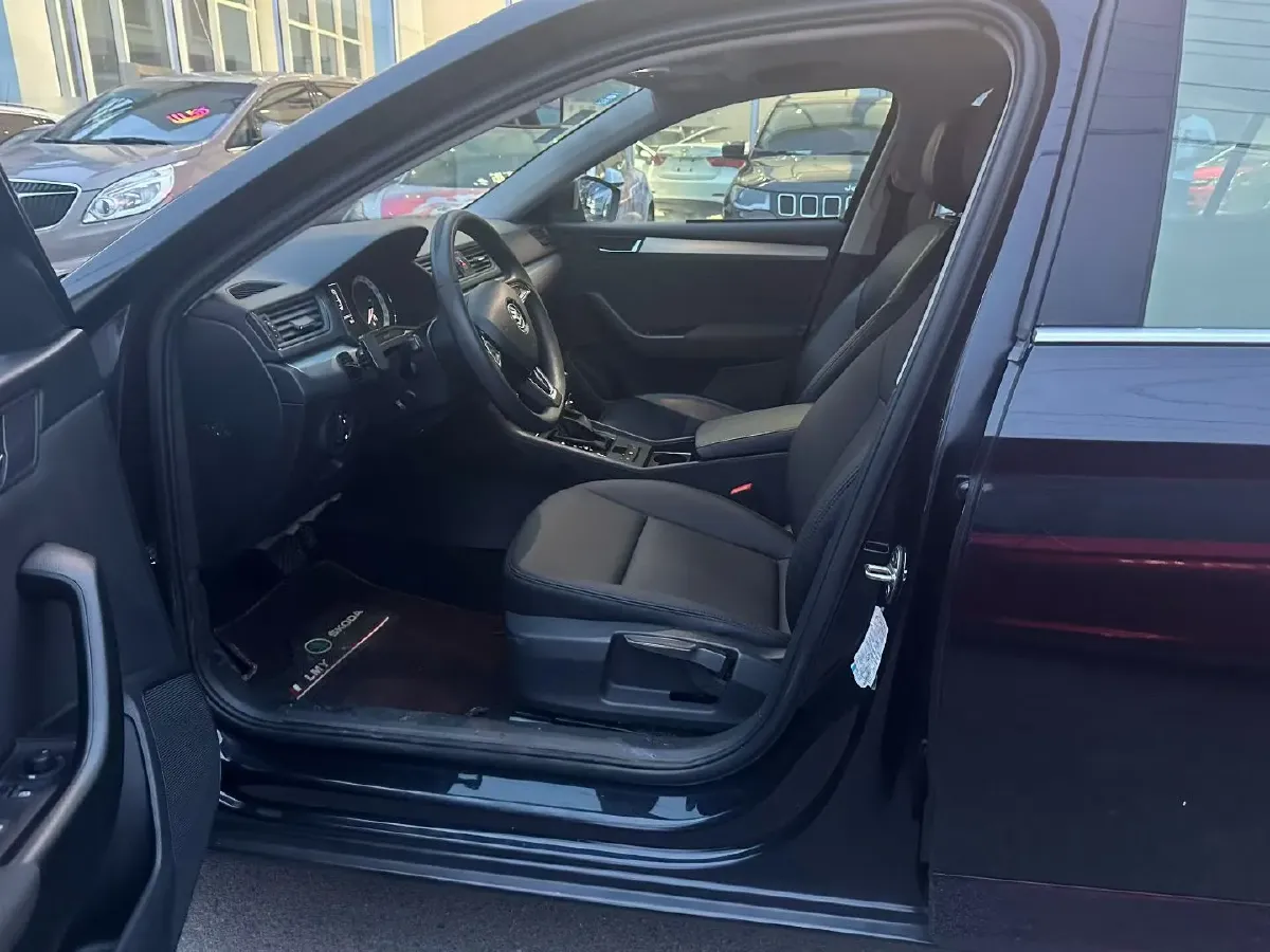 2018 Skoda Superb 1.8T 180HP L4 7DCT,autocango,china used car exporter,china ev exporter,chinese used car exporter,chinese used ev exporter