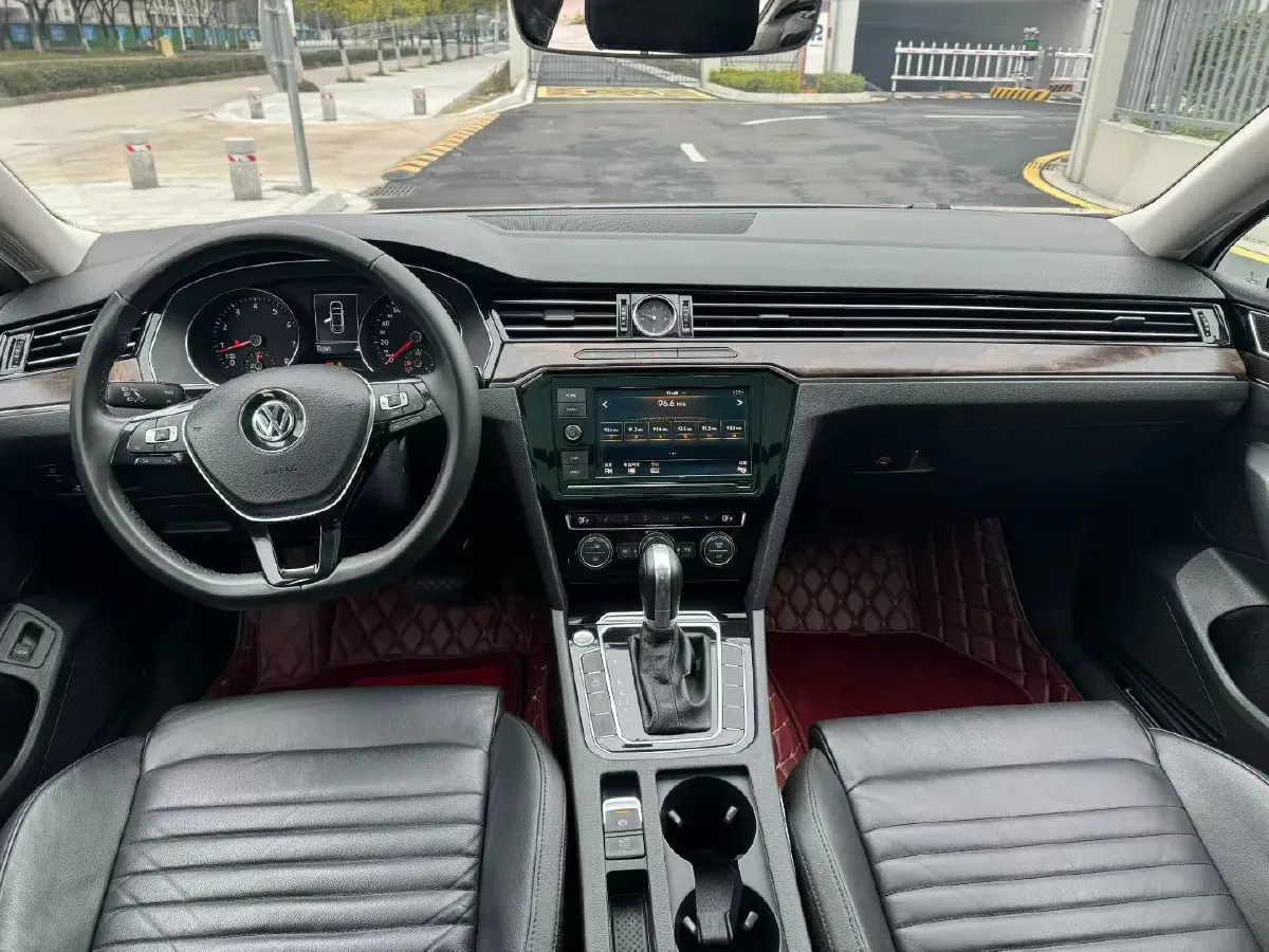 2018 Volkswagen Magotan 2.0T 220HP L4 7DCT,autocango,china used car exporter,china ev exporter,chinese used car exporter,chinese used ev exporter