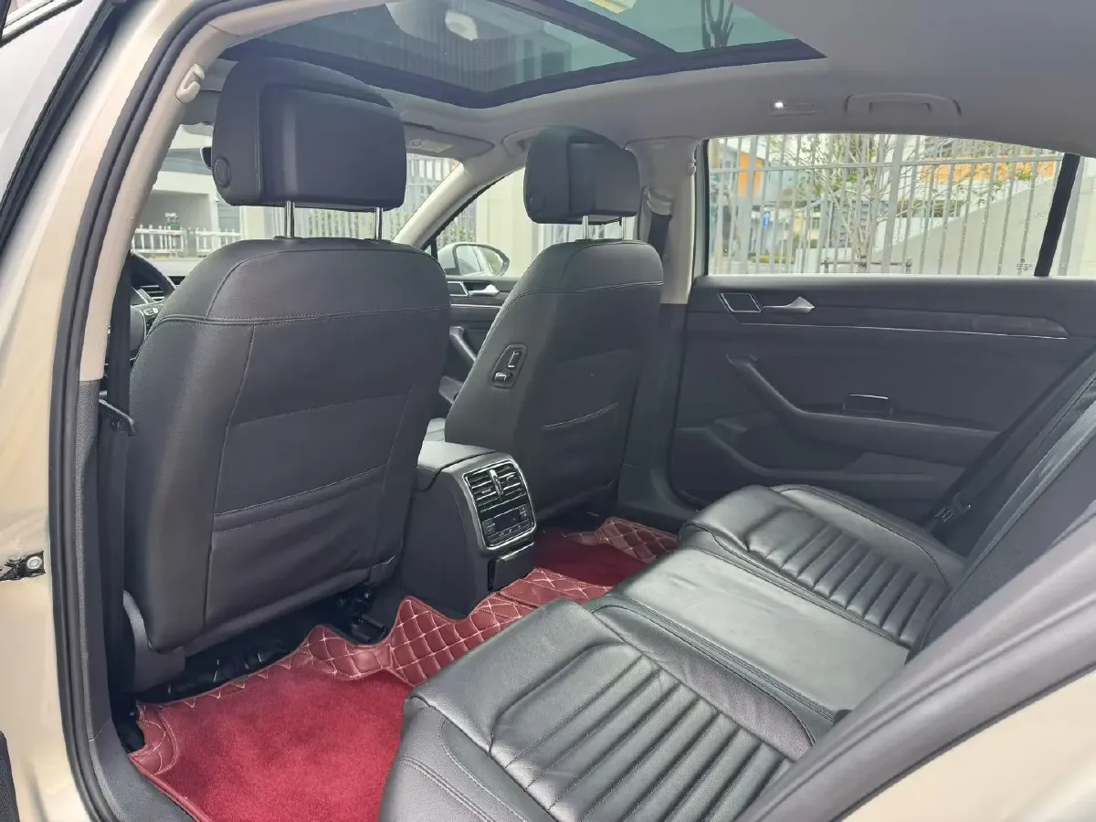 2018 Volkswagen Magotan 2.0T 220HP L4 7DCT,autocango,china used car exporter,china ev exporter,chinese used car exporter,chinese used ev exporter