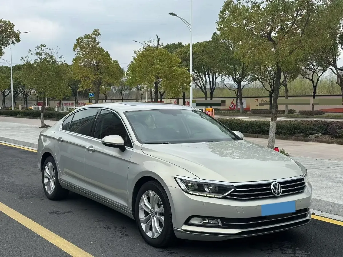 2018 Volkswagen Magotan 2.0T 220HP L4 7DCT,autocango,china used car exporter,china ev exporter,chinese used car exporter,chinese used ev exporter