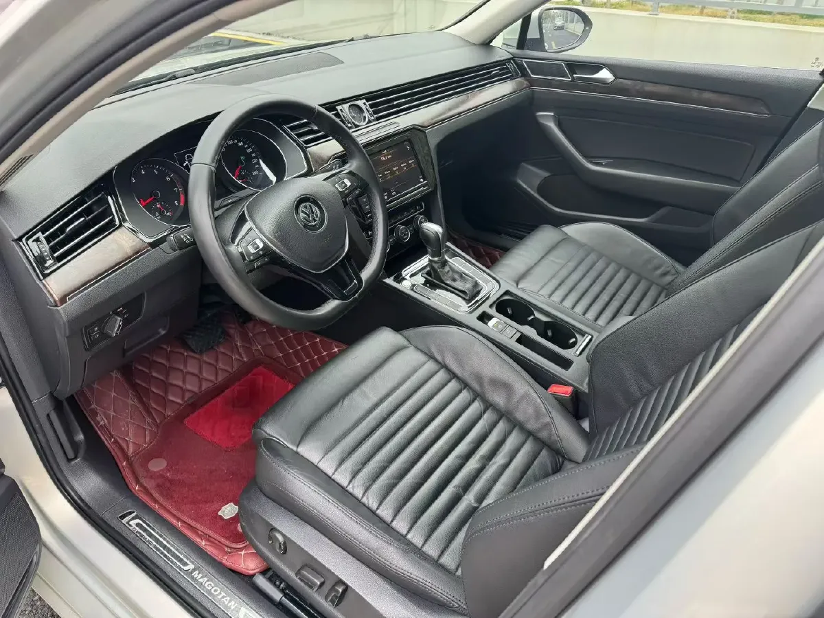 2018 Volkswagen Magotan 2.0T 220HP L4 7DCT,autocango,china used car exporter,china ev exporter,chinese used car exporter,chinese used ev exporter