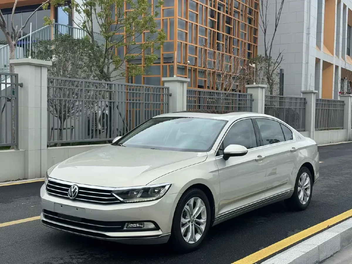 2018 Volkswagen Magotan 2.0T 220HP L4 7DCT,autocango,china used car exporter,china ev exporter,chinese used car exporter,chinese used ev exporter