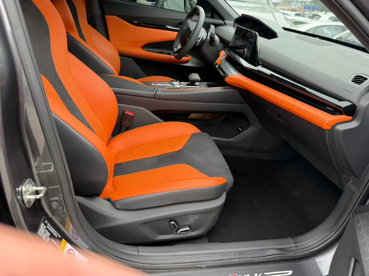 2023 ChangAn UNI-V 1.5T 188HP L4 7DCT,autocango,china used car exporter,china ev exporter,chinese used car exporter,chinese used ev exporter