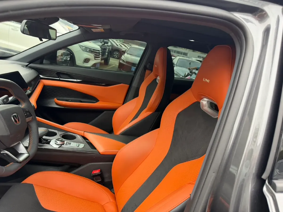 2023 ChangAn UNI-V 1.5T 188HP L4 7DCT,autocango,china used car exporter,china ev exporter,chinese used car exporter,chinese used ev exporter