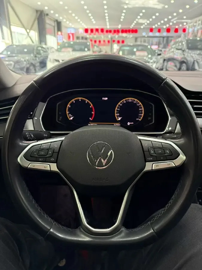 2021 Volkswagen Magotan 2.0T 186HP L4 7DCT,autocango,china used car exporter,china ev exporter,chinese used car exporter,chinese used ev exporter