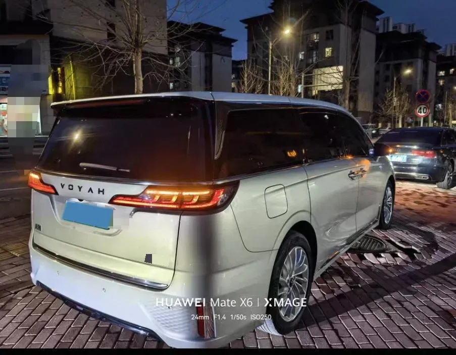 2024 Voyah Dream 1.5T 150HP L4 PHEV 43KWH,autocango,china used car exporter,china ev exporter,chinese used car exporter,chinese used ev exporter