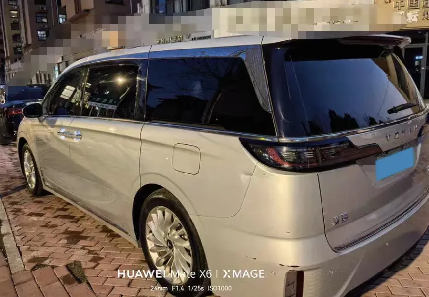 2024 Voyah Dream 1.5T 150HP L4 PHEV 43KWH,autocango,china used car exporter,china ev exporter,chinese used car exporter,chinese used ev exporter