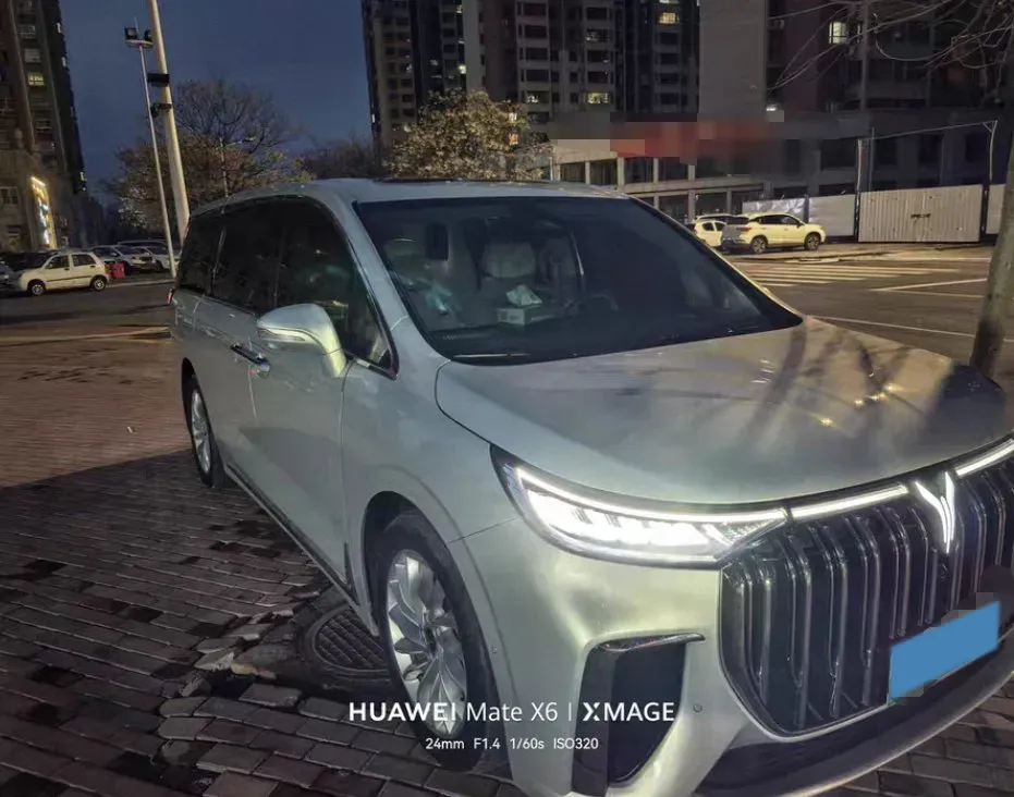 2024 Voyah Dream 1.5T 150HP L4 PHEV 43KWH,autocango,china used car exporter,china ev exporter,chinese used car exporter,chinese used ev exporter