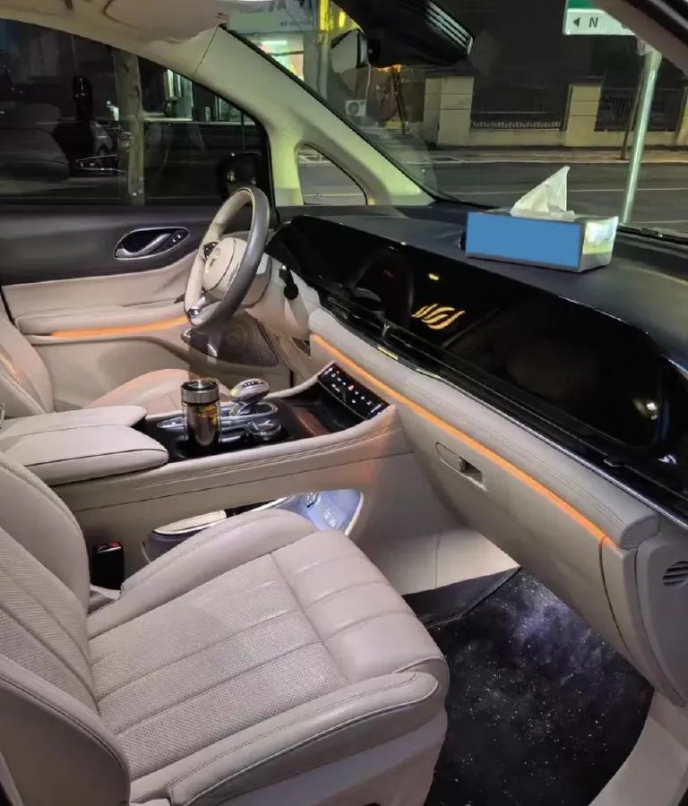 2024 Voyah Dream 1.5T 150HP L4 PHEV 43KWH,autocango,china used car exporter,china ev exporter,chinese used car exporter,chinese used ev exporter