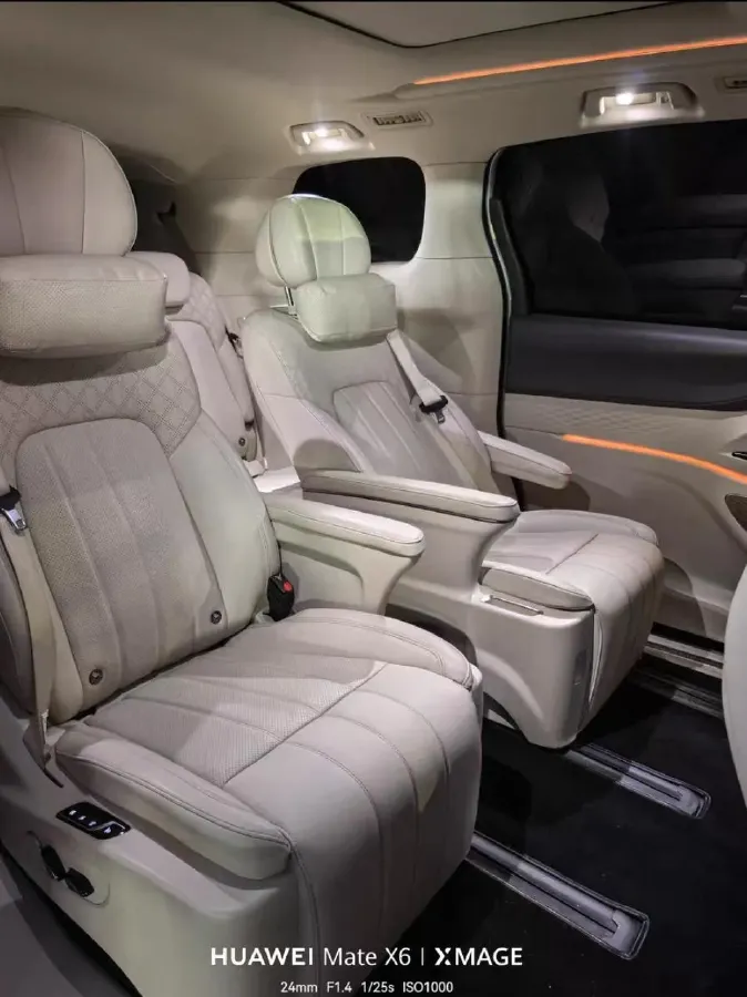 2024 Voyah Dream 1.5T 150HP L4 PHEV 43KWH,autocango,china used car exporter,china ev exporter,chinese used car exporter,chinese used ev exporter