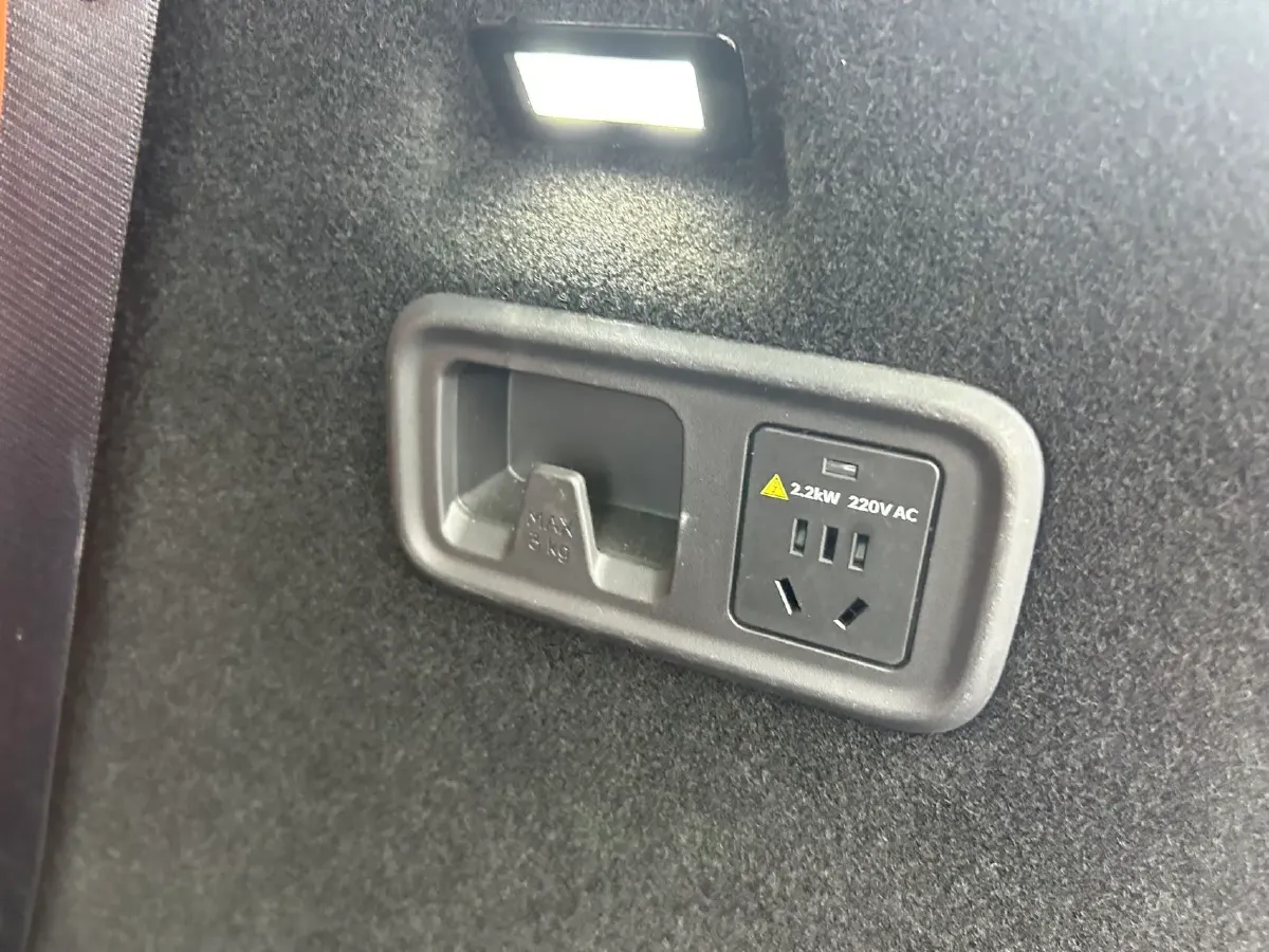 2025 LYNK&CO 900 1.5T 190HP L4 3DHT PHEV 43.3KWH,autocango,china used car exporter,china ev exporter,chinese used car exporter,chinese used ev exporter